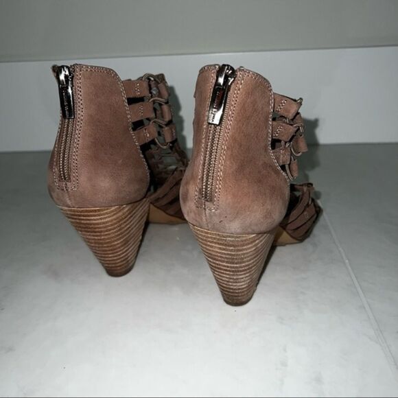 Vince Camuto Elanso Gladiator Strappy Sandals - Picture 11 of 17